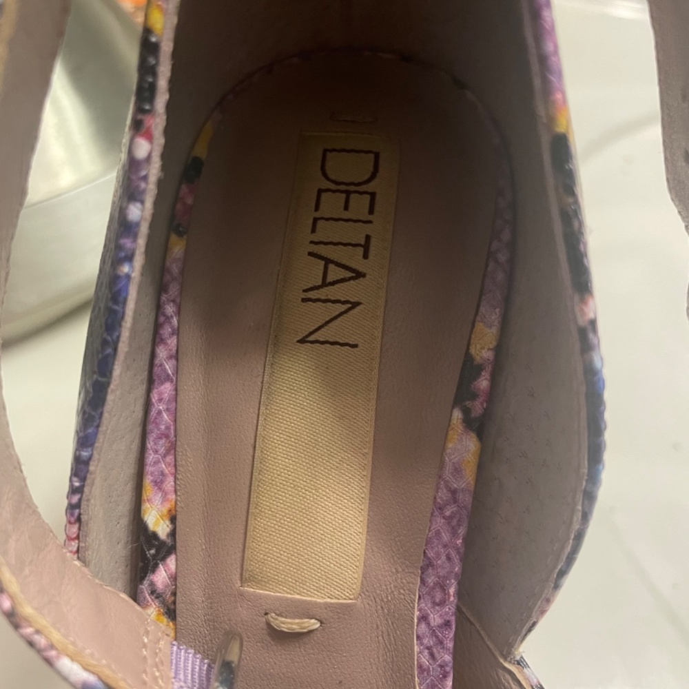Shoes - Picture 5 of 6